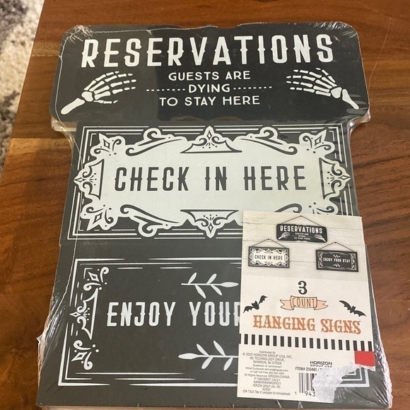 3 NEW HALLOWEEN HAUNTED BED N BREAKFAST HANGING SIGNS - Picture 1 of 4